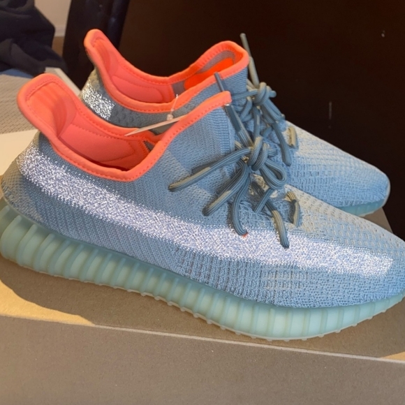 Yeezy 350 - Picture 1 of 2